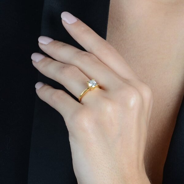 Anel Dourado Solitário com Zircônia - Imagem 2