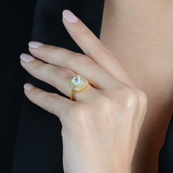 Anel Dourado Solitário com Zircônia - Imagem 2