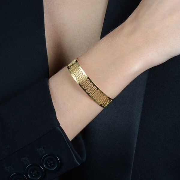 Bracelete Dourado de Renda Vazado - Imagem 2
