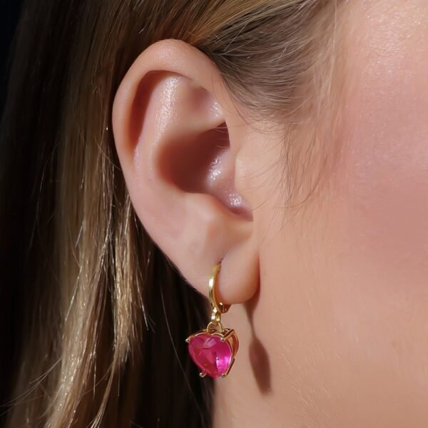 Brinco Dourado Argolinha Pedra de Coração Rosa - Imagem 2