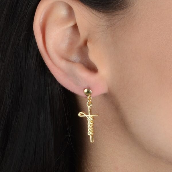 Brinco Dourado de Cruz com a palavra Jesus - Imagem 2