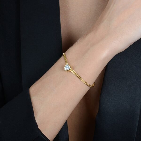 Pulseira Dourada com Pedra de Coração em Zircônia - Imagem 2