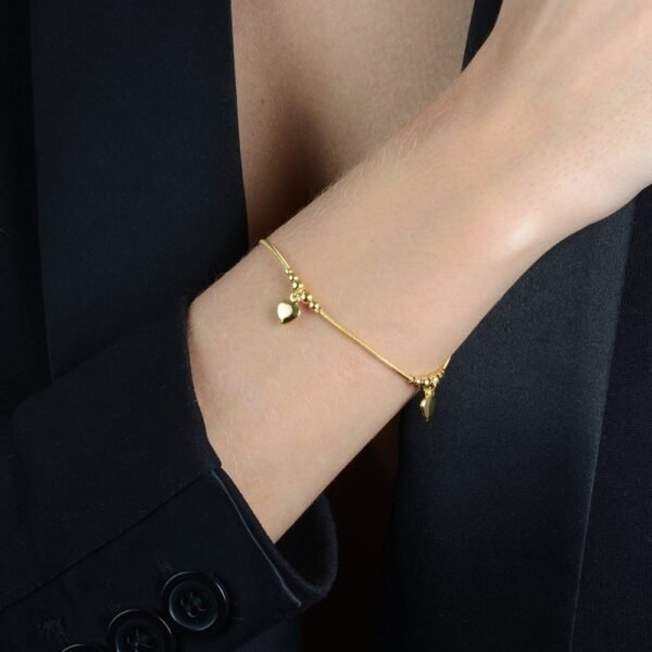 Pulseira Dourada Lisa com 3 Pingentes de Coração - Imagem 2
